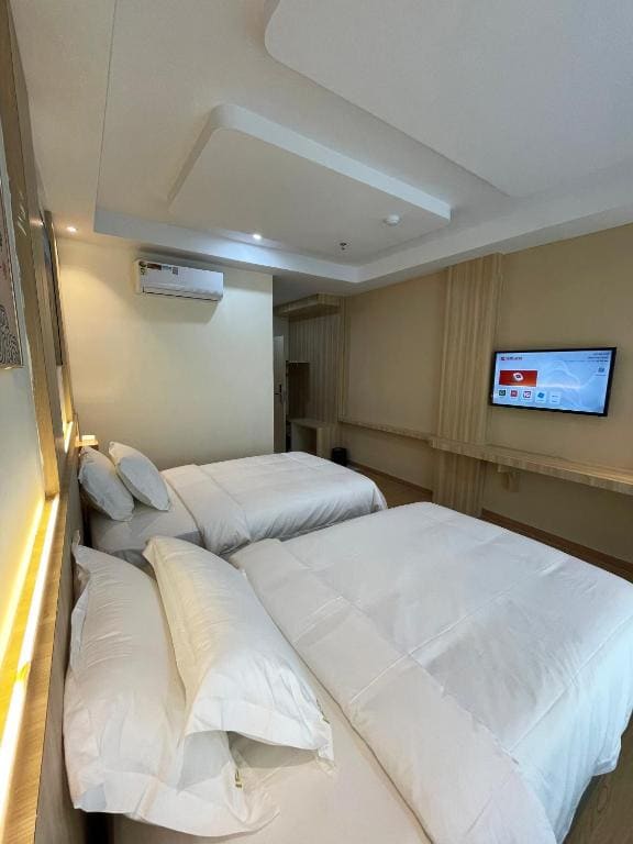 Deluxe Twin Room room - Image 3