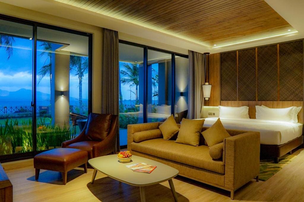 Ocean Suite room - Image 3