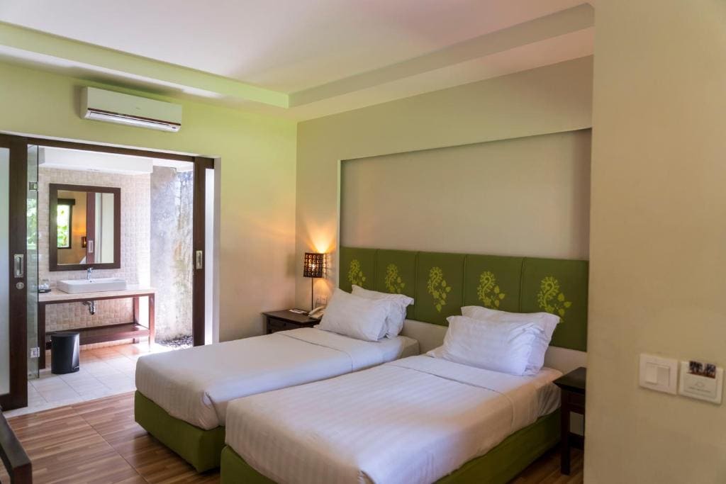 Superior Twin Room room - Image 3