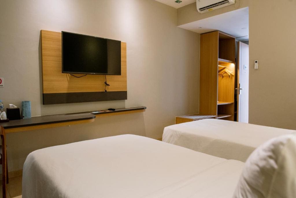 Deluxe Twin Room room - Image 3