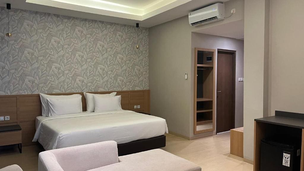 King Suite room - Image 2