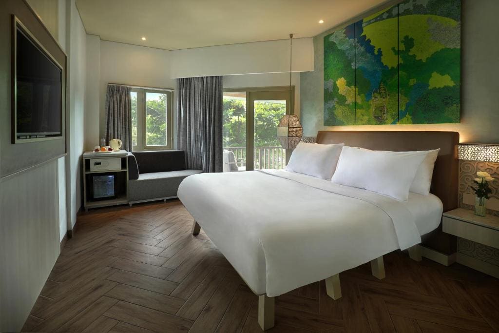 Deluxe Double Room with Balcony and Free Benefit room - Image 2