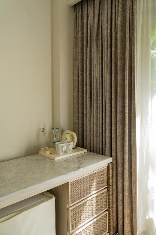 Deluxe Double Room with Free Benefit room - Image 3