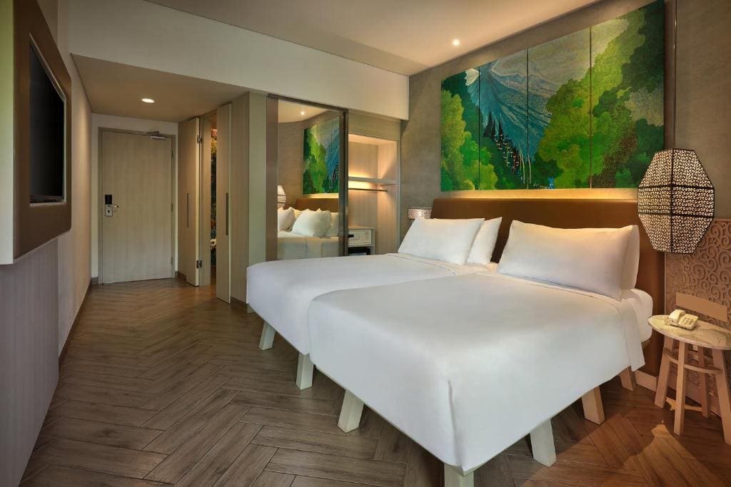 Deluxe Twin Room with Balcony and Free Benefit room - Image 2