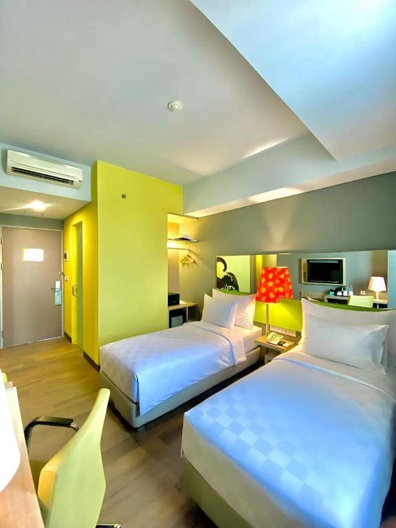 Deluxe Twin Room room - Image 1