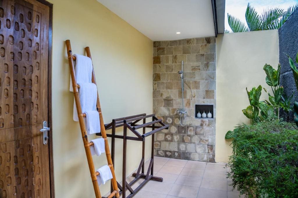 Double or Twin Room with Sea View room - Image 3