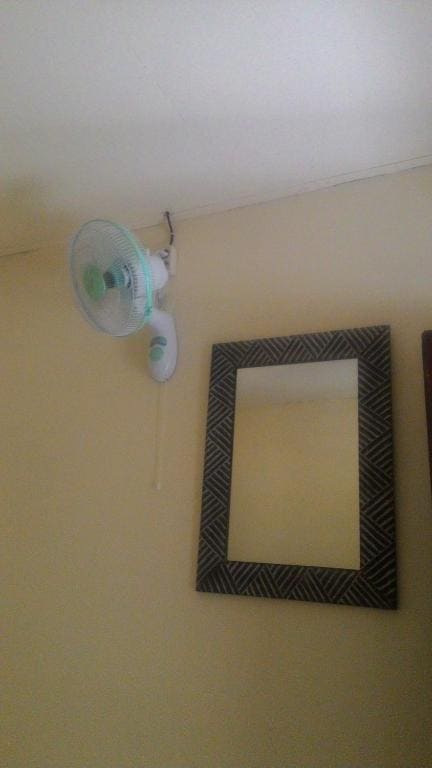 Single Room with Bathroom room - Image 2