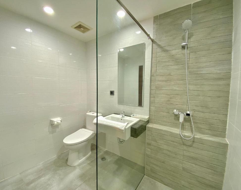Double or Twin Room with Balcony room - Image 3