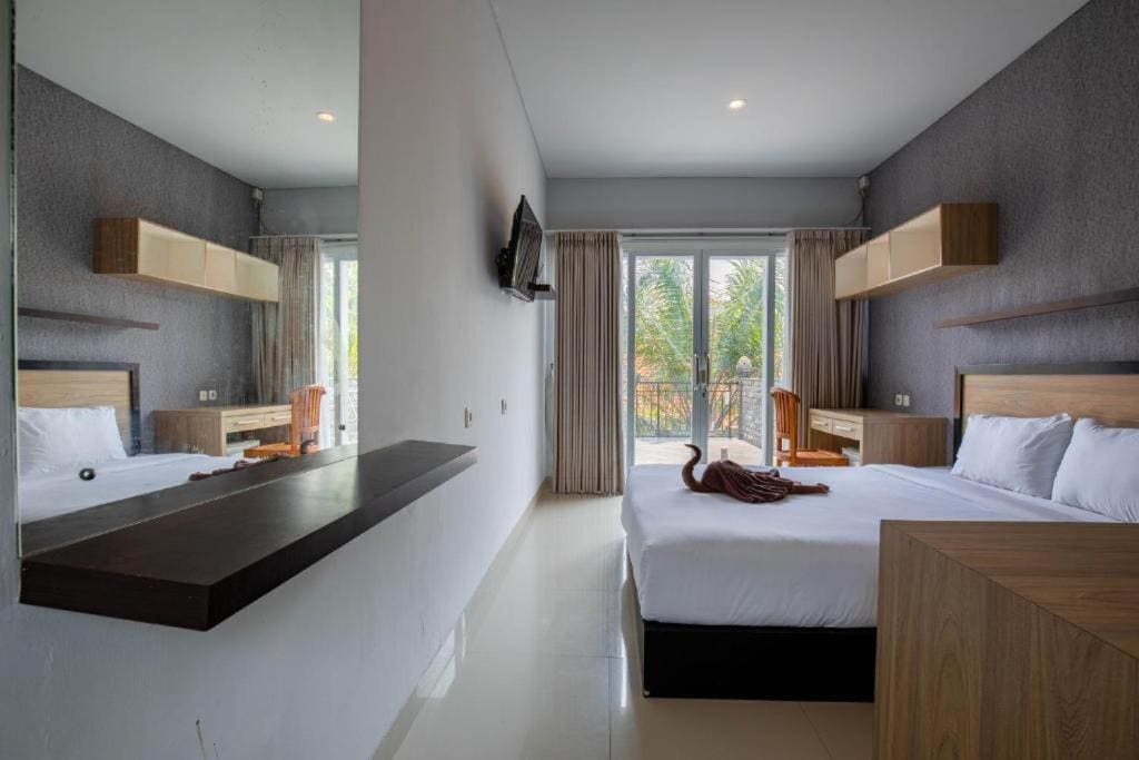 Double Room with Balcony room - Image 3