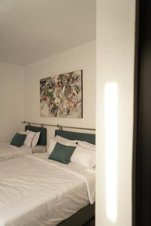 Deluxe Double Room with Balcony room - Image 1