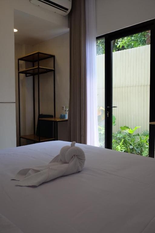 Deluxe Double Room with Balcony room - Image 3
