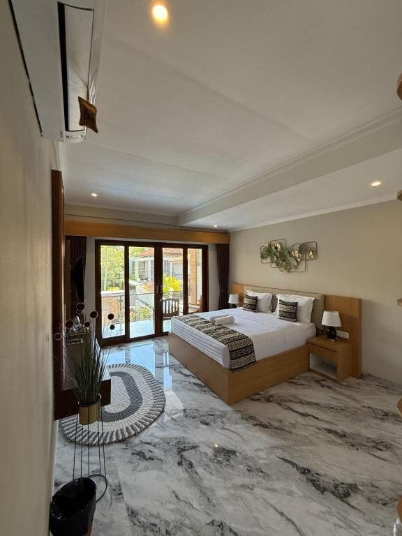 Deluxe Queen Room room - Image 2