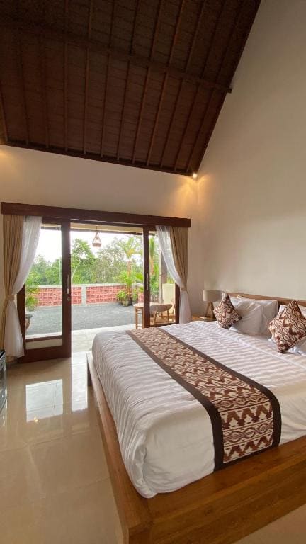 Deluxe Double Room with Balcony room - Image 3