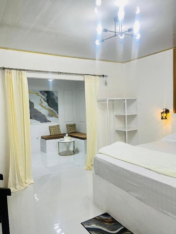 Deluxe Room (2 Adults + 1 Child) room - Image 2