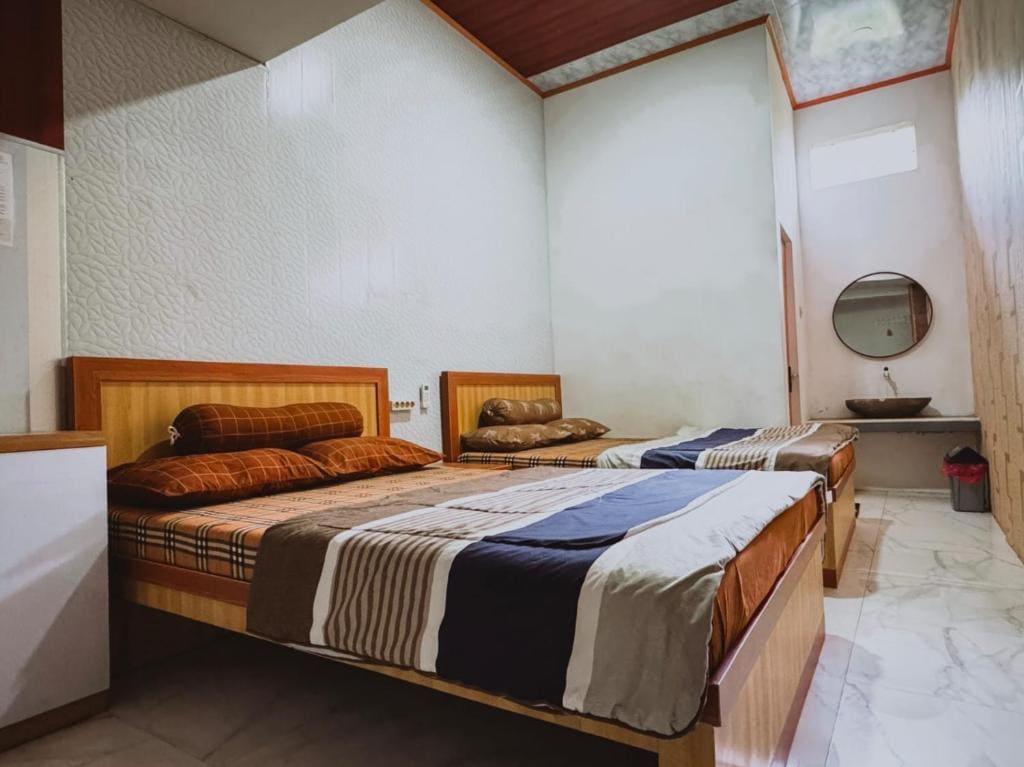 Deluxe Double or Twin Room with Balcony room - Image 3