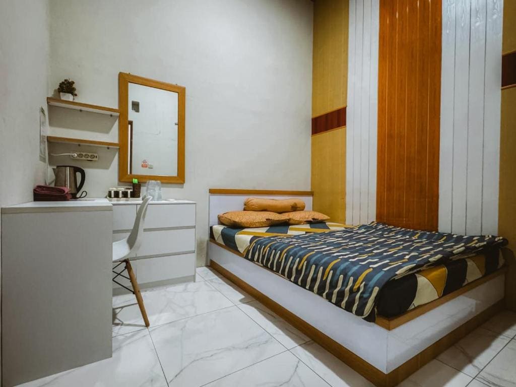 Double Room with Shared Bathroom room - Image 3