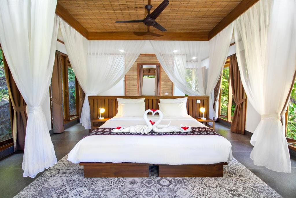 Deluxe Double Room with Side Sea View room - Image 3