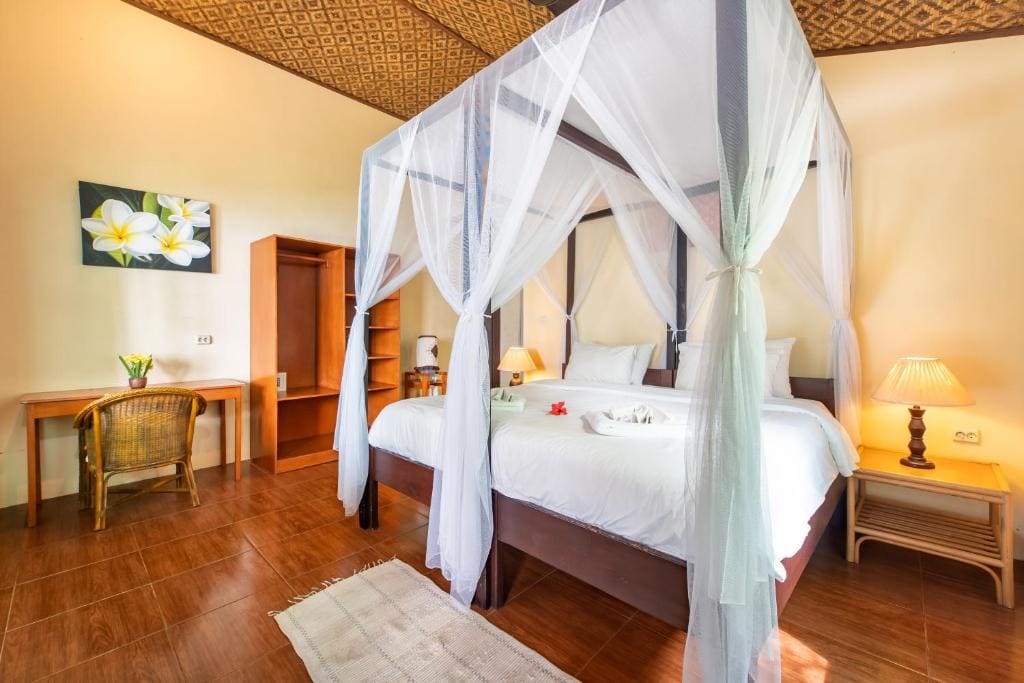 Ocean Front Cottage room - Image 1