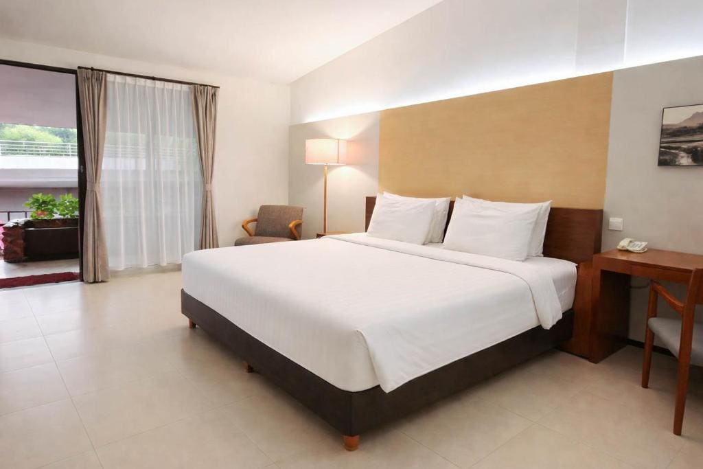 Deluxe Room Pool Level room - Image 1