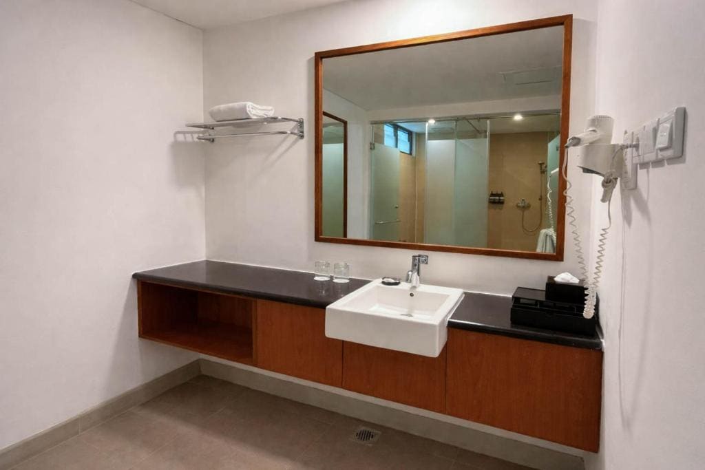 Deluxe Room Pool Level room - Image 3