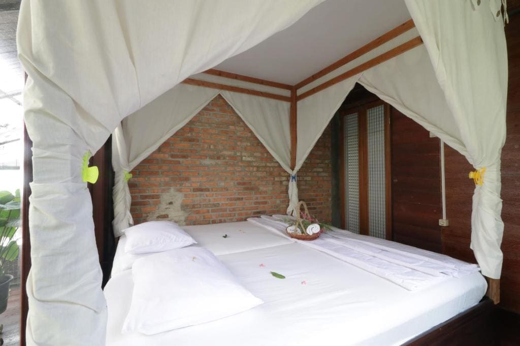 Deluxe Double Room with Balcony room - Image 3