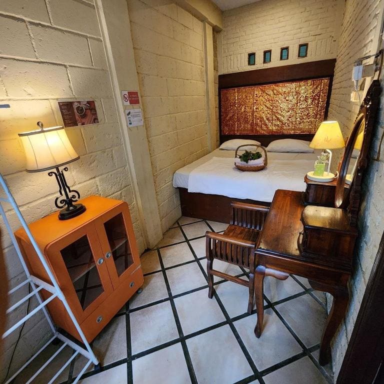 Small Double Room room - Image 3