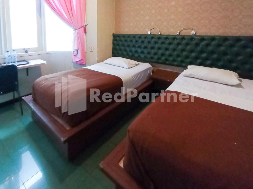 Standard Twin Room room - Image 2