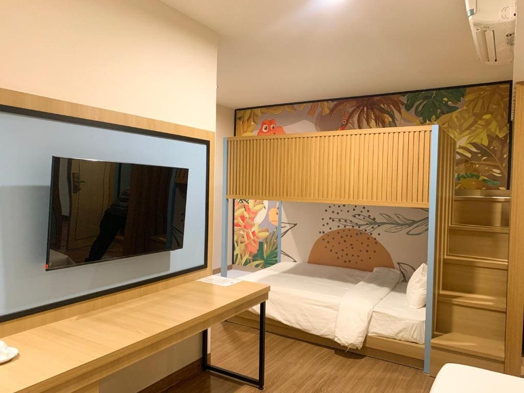 Happy Day Family with Bunk Bed room - Image 3