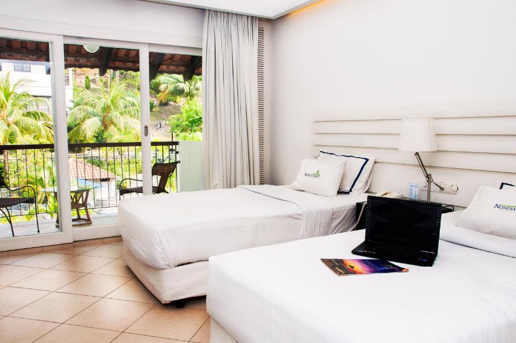 Deluxe Room with Garden View room - Image 3
