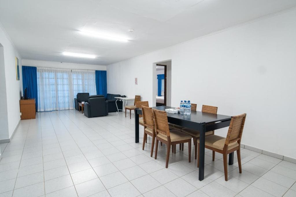 Three Bedroom Apartment room - Image 1