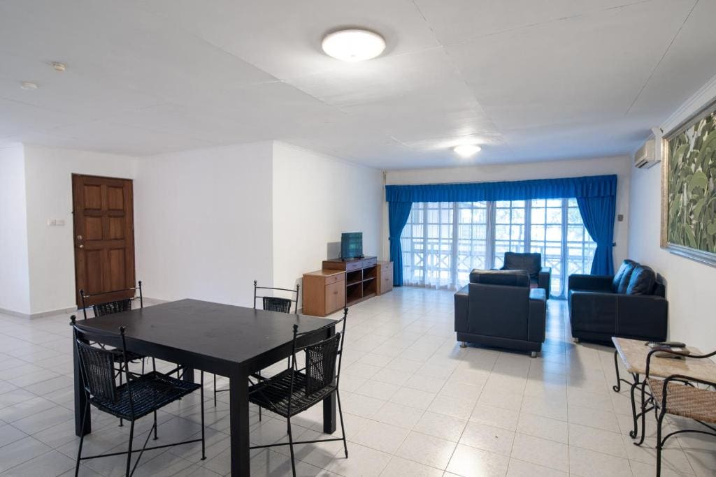 Three Bedroom Apartment room - Image 2