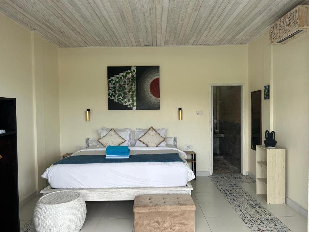 Family Room with Side Sea View room - Image 1