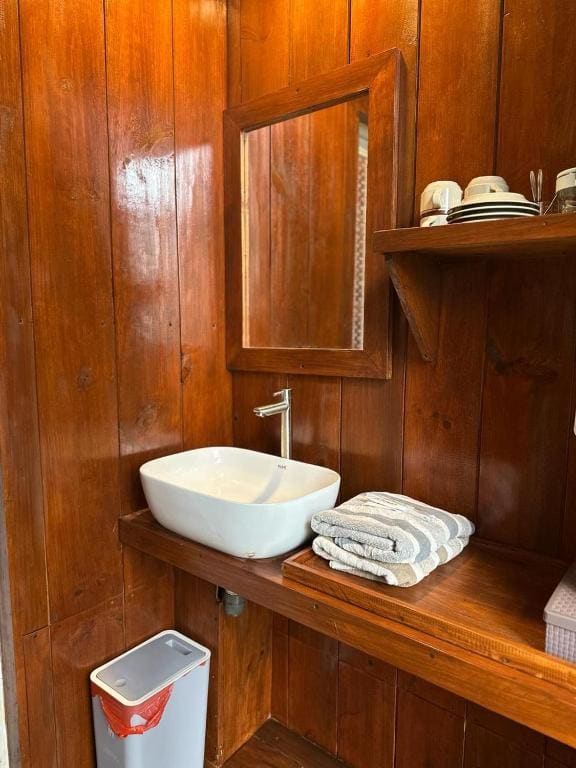 One-Bedroom Bungalow room - Image 2
