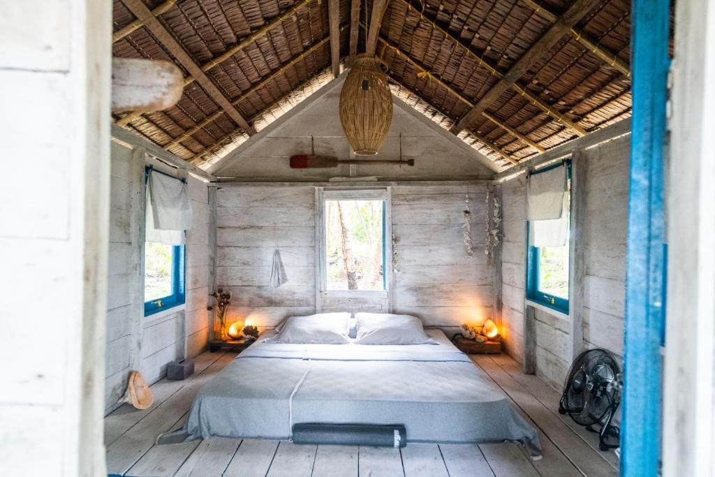 Bungalow - Beach Front room - Image 2