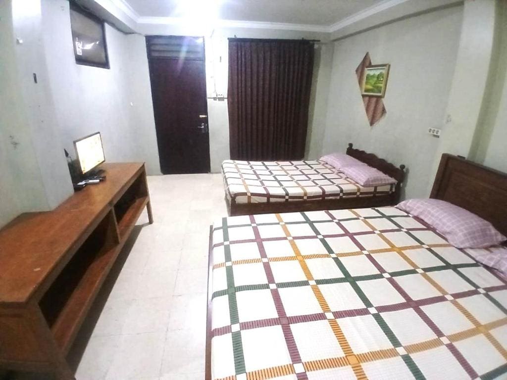 Standard Family Room room - Image 2