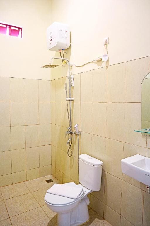 Three-Bedroom Bungalow room - Image 2
