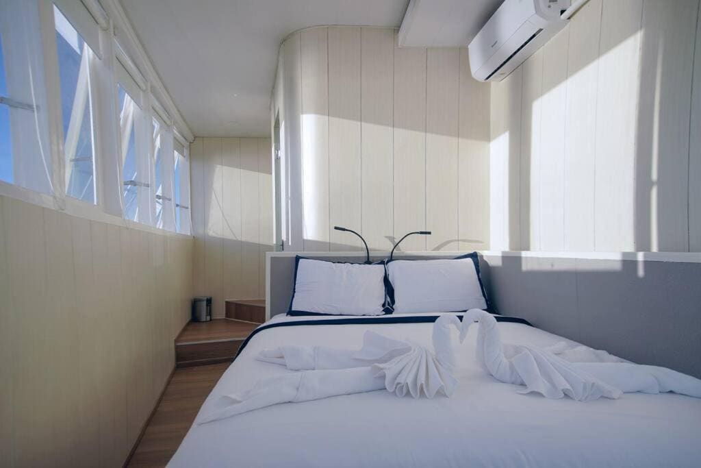 Mobile Home room - Image 2