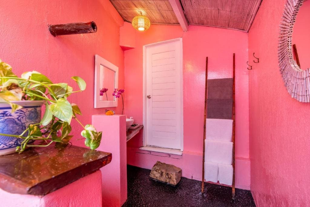 Budget Surfer Hut - for Cool Adults Only room - Image 1