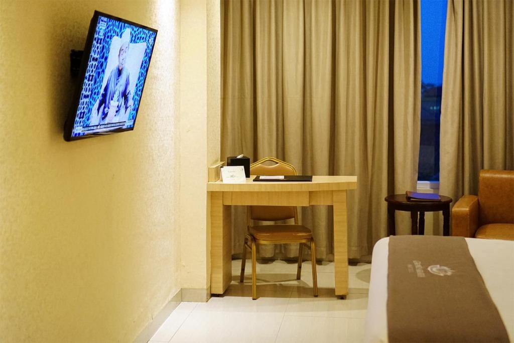 Deluxe Queen Room room - Image 2