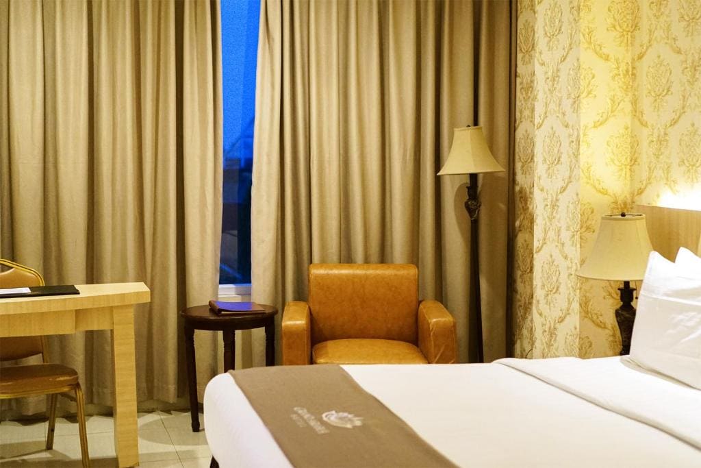 Deluxe Queen Room room - Image 3