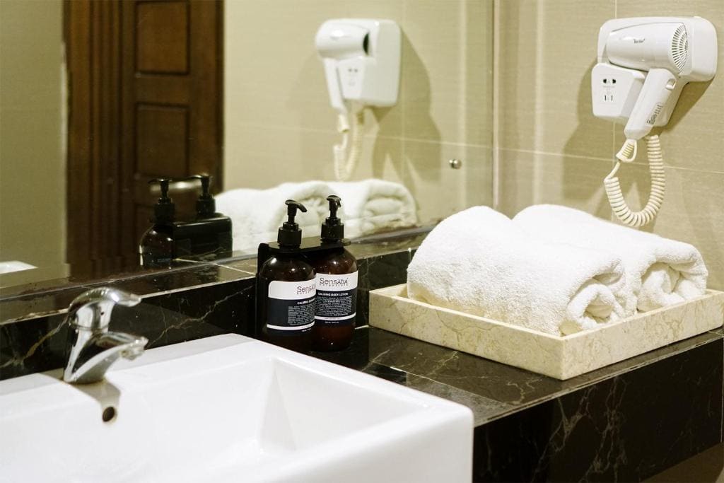 Deluxe Queen Room room - Image 1