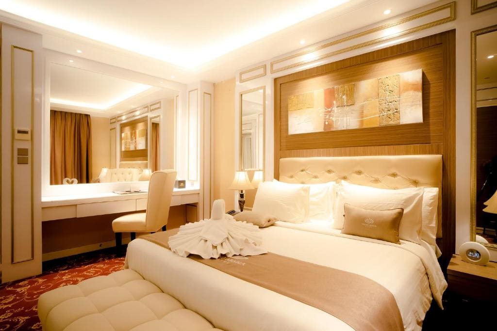 King Suite room - Image 2