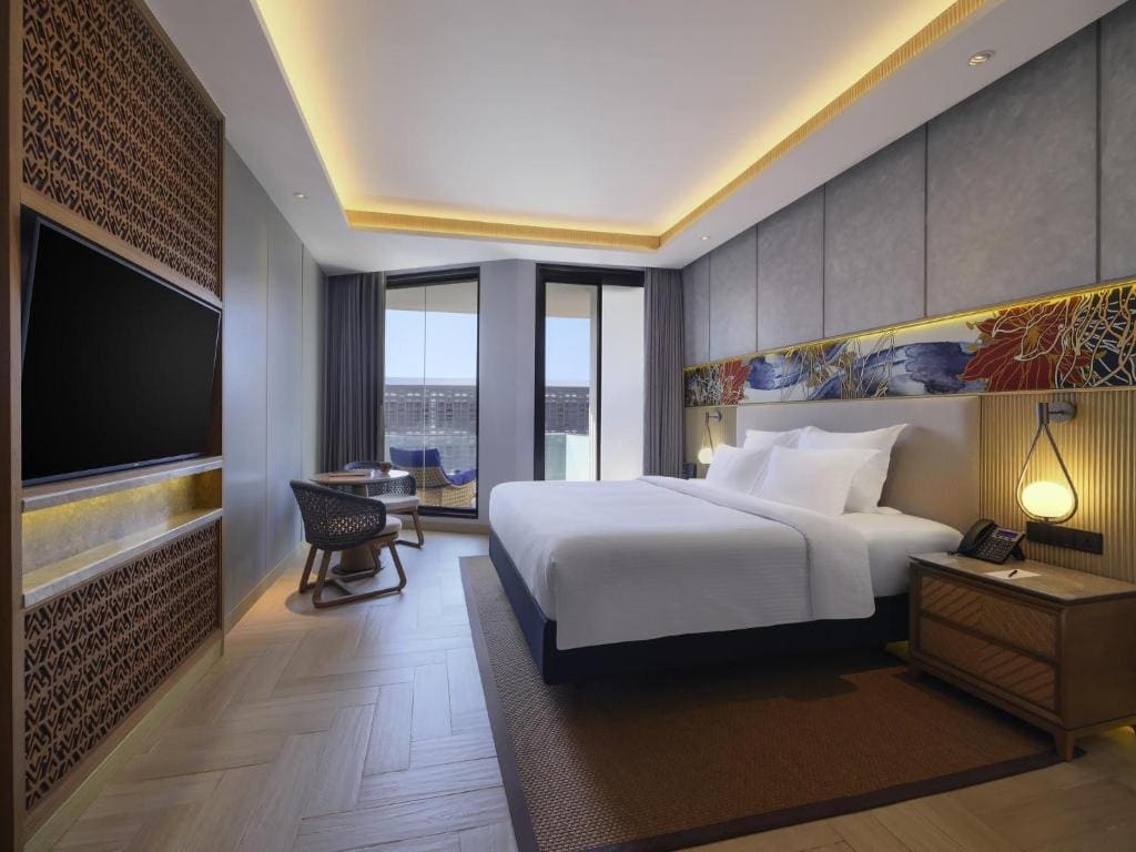 Deluxe King Room with Balcony room - Image 1