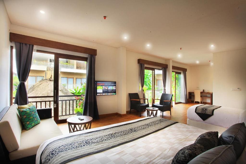 Family Suite with Balcony and Pool View room - Image 3