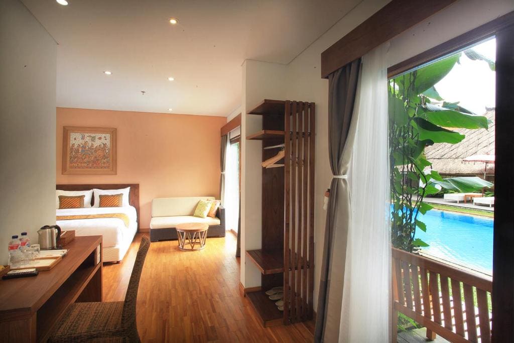 Suite with Pool View room - Image 3