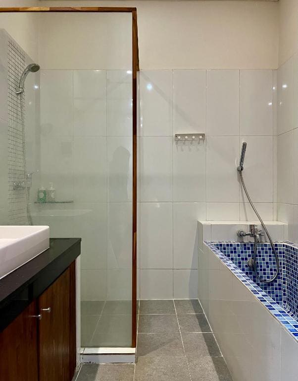 Deluxe Double Room with Bath room - Image 2