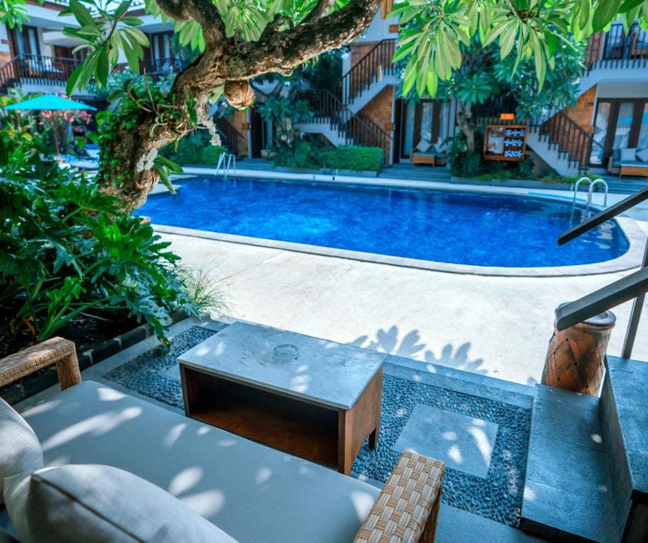 Deluxe Poolside with Coffee Capsule Machine and Free Unlimited Laundry Service room - Image 2