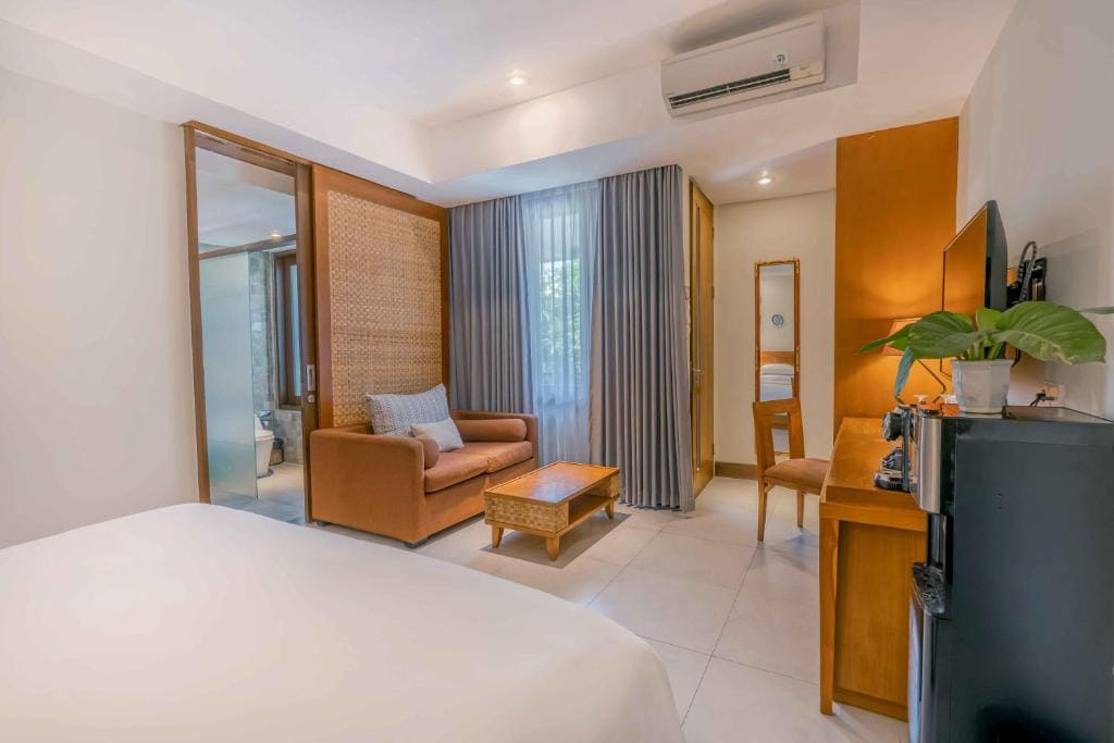 Deluxe Room with Coffee Capsule Machine and Free Unlimited Laundry Service room - Image 3