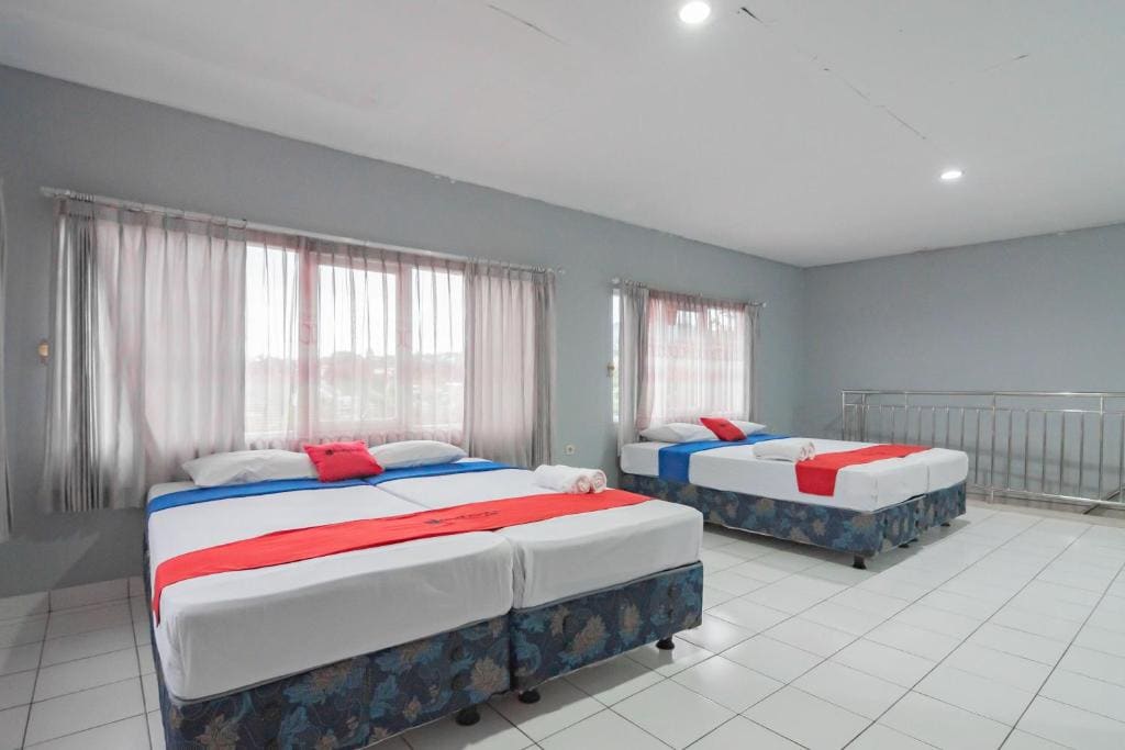 Family Room room - Image 2