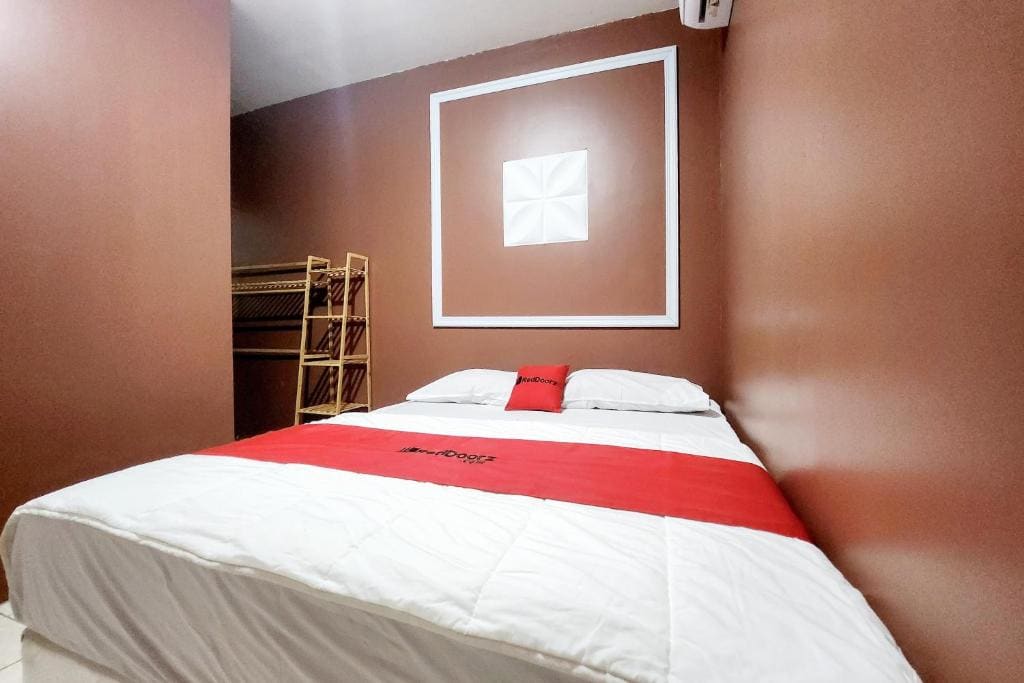 Three-Bedroom Apartment room - Image 2